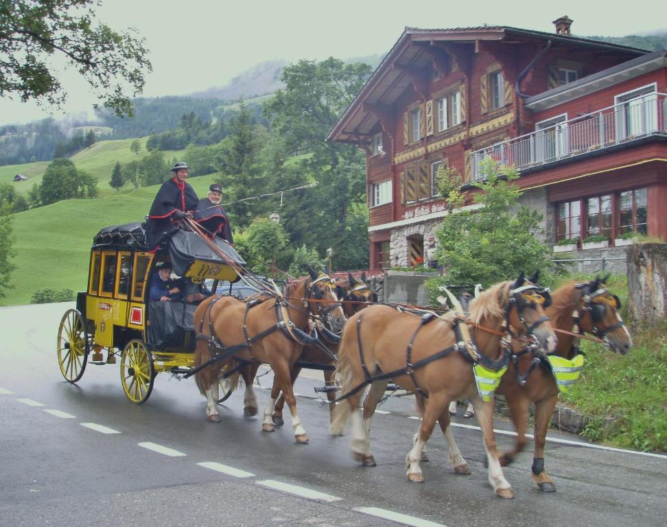 Hotel Posthaus Urigen Unterschachen ภายนอก รูปภาพ